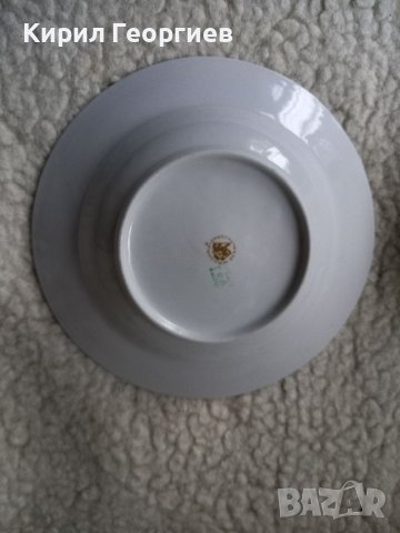 Четири Порцеланови чинии  със златен кант . Цената е за бройка, снимка 2 - Чинии - 39611390