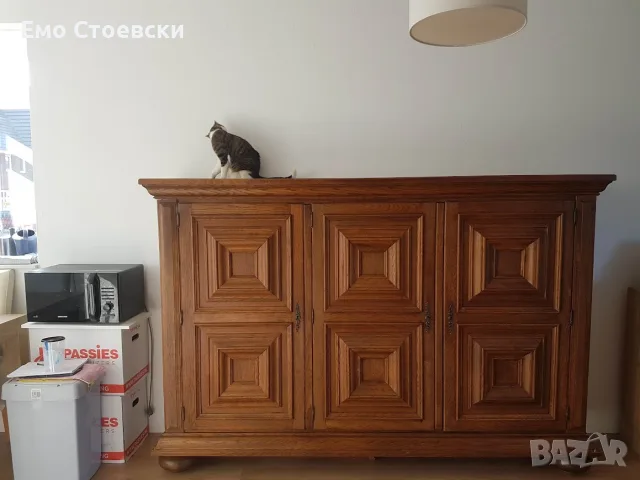 Масивен шкаф от дъб