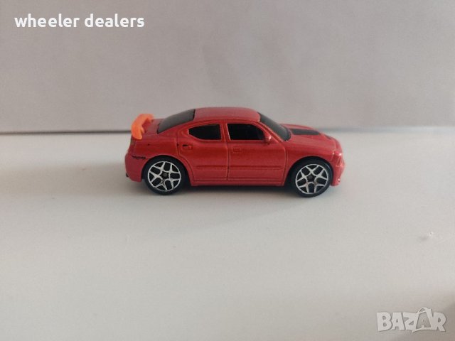Метална количка Hot Wheels Dodge Charger SRT8 1/64, снимка 6 - Колекции - 39540119