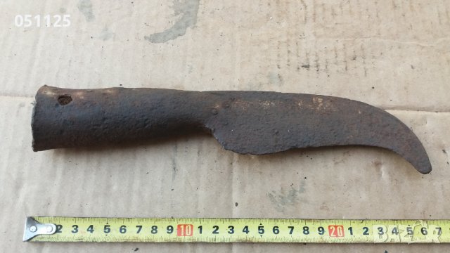 кован интересен възрожденски търпан, косер, секира