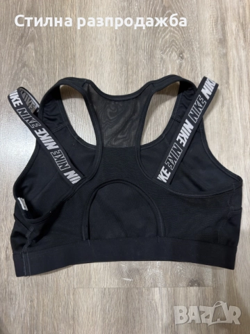 Спортно черно бюстие Nike, снимка 2 - Спортни екипи - 56201727