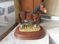 Страхотна колекционерска статуетка маркировка Leonardo Pony, снимка 1 - Антикварни и старинни предмети - 35948665