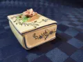 Порцеланова италианска кутийка за бижута с форма на книга., снимка 3