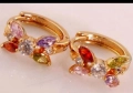Изящни обеци с разноцветни кристали от 9к попълнено злато 15 лв., снимка 1