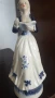Красива порцеланова статуетка на дама. , снимка 1