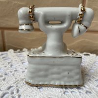 Красив малък телефон от порцелан със златен кант , снимка 5 - Антикварни и старинни предмети - 41397346