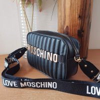 Moschino дамска чанта през рамо код 900, снимка 2 - Чанти - 35671690