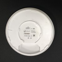 Ubiquiti UniFi UAP-AC-PRO 1300Mbit/s access point, снимка 2 - Мрежови адаптери - 42249682