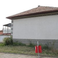 Двуетажна масивна къща  в центъра на село Драгижево, снимка 8 - Къщи - 42191805