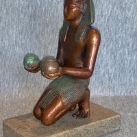 Бронзова статуетка на Тутмос IV, снимка 3 - Антикварни и старинни предмети - 40350687