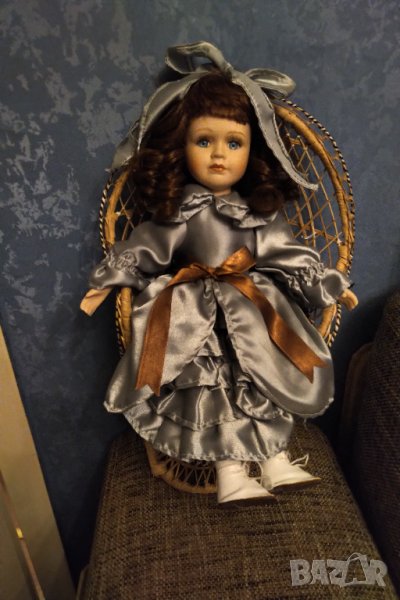 Страхотна колекционерска порцеланова кукла намалена , снимка 1