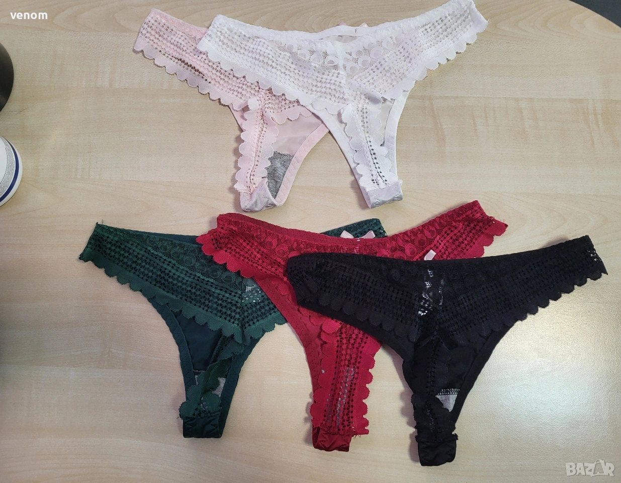 Сатенени прашки с декоративна панделка и дантелен гръб, снимка 1