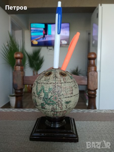 Продавам старо,малко и красиво земно кълбо., снимка 1