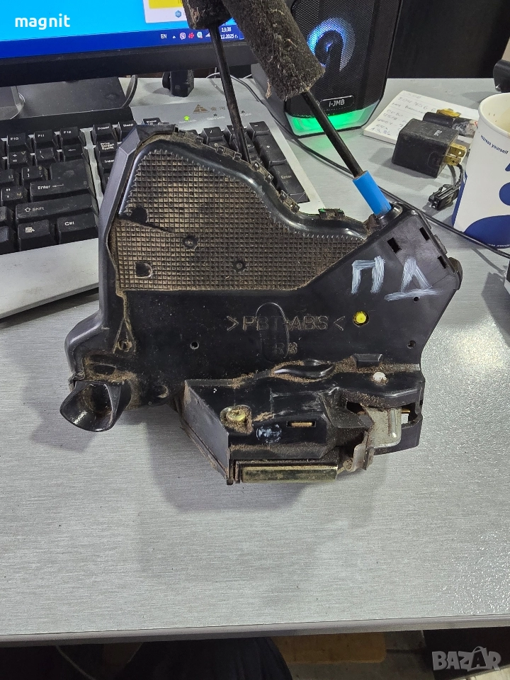 ПРЕДНА ДЯСНА БРАВА TOYOTA LAND CRUISER 120 352104, снимка 1