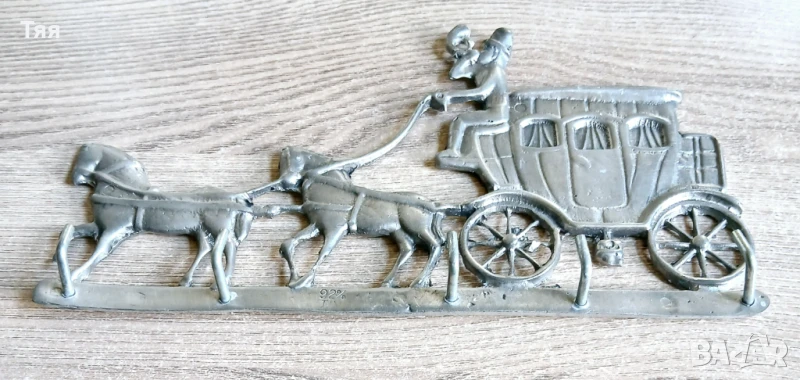 Винтидж оловна закачалка, снимка 1