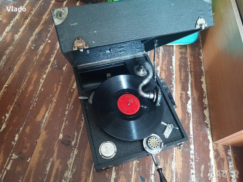Ретро античен грамофон Parlophone + плочи и куфар за тях, снимка 1