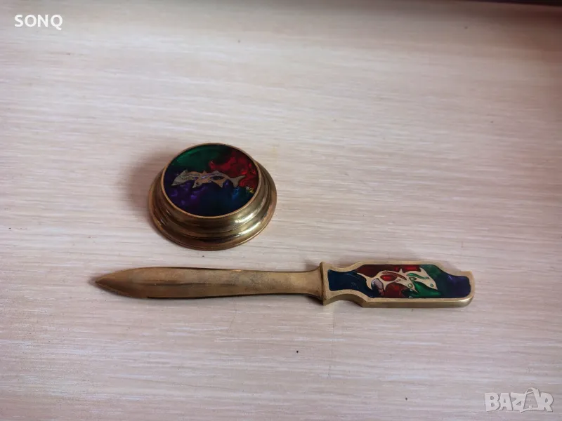 Страхотен Бронзов Комплект За Бюро Нож И Притисквач, снимка 1