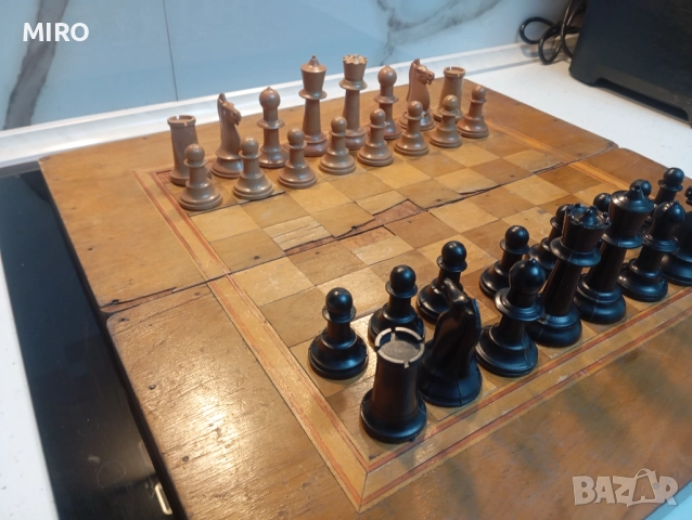 Стар Шах с бакелитови  фигури, снимка 5 - Шах и табла - 52631728