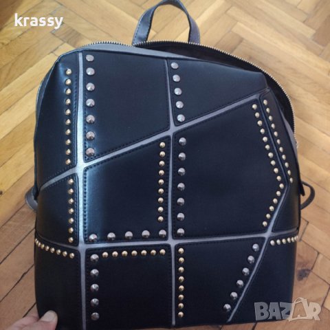 НОВА страхотна дамска кожена раница с капси с етикет