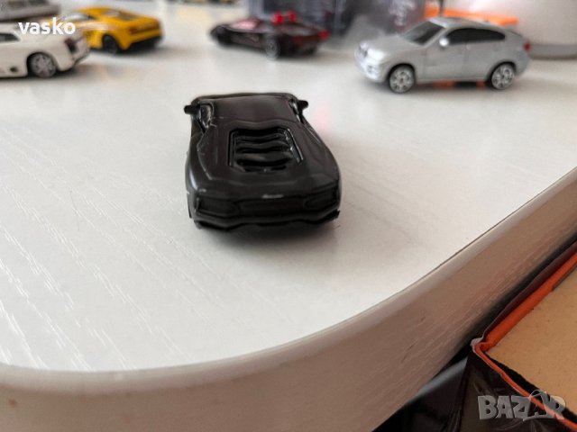 Бураго Lamborghini 1:64, снимка 4 - Колекции - 42130920