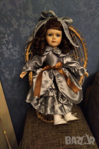 Страхотна колекционерска порцеланова кукла намалена 