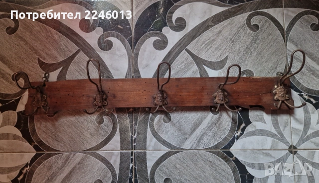 Антикварна закачалка за стена