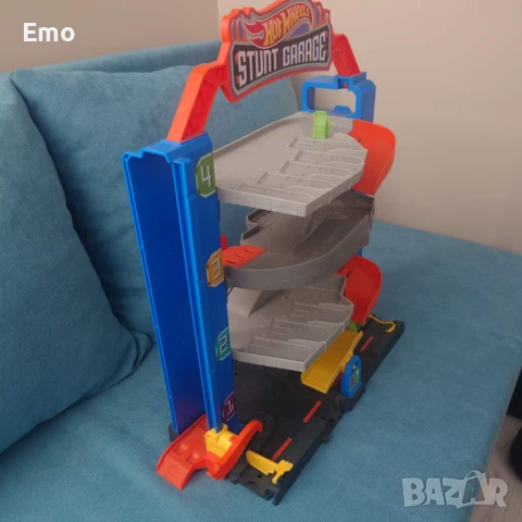 Stunt гараж Hot Wheels, снимка 5 - Коли, камиони, мотори, писти - 50582144