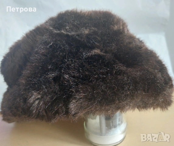 Топла кожена шапка