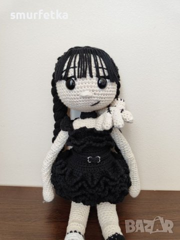 Плетена кукла Уенсдей Адамс, снимка 8 - Плюшени играчки - 41642455