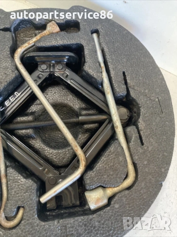 Комплект инструменти с крик за KIA Ceed 1.6 CRDi (2008) 09148-1H000, снимка 2 - Части - 53245698