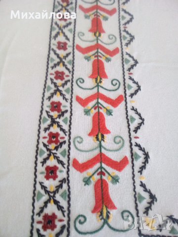 Ръчно извезана покривка, снимка 2 - Гоблени - 34259736