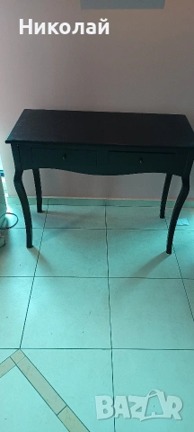 Конзолна маса