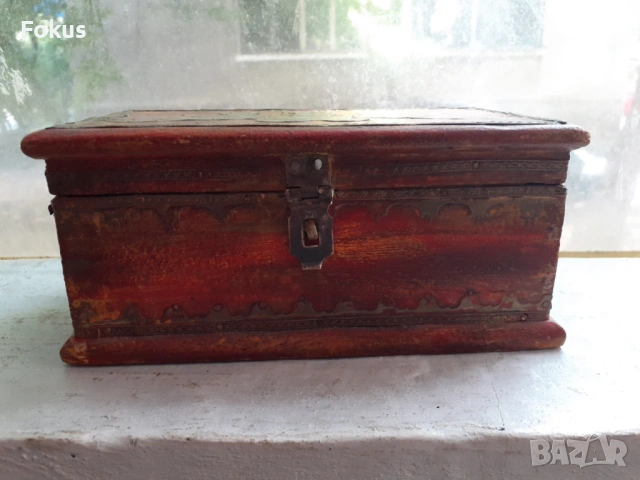 АНТИКВАРНА ДЪРВЕНА КУТИЯ С МЕСИНГОВ ОБКОВ, снимка 3 - Антикварни и старинни предмети - 53424739