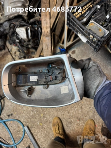 Пукната Капачка за ляво огледало на Мерцедес Mercedes W211 само за 20лв. A2038101664