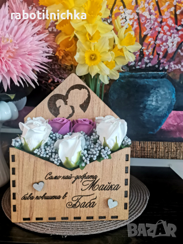 Ароматни сапунени розички в дървен "плик" различни цветове , снимка 1 - Подаръци за жени - 35369939