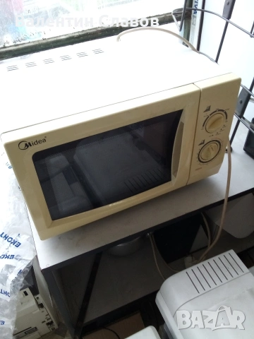 Микровълнова фурна Midea, снимка 3 - Микровълнови - 53762291