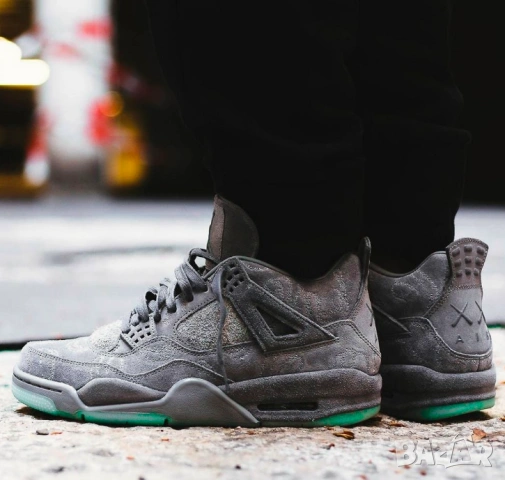 лимитирани Air Jordan 4 Retro x KAWS номер 43 ,5-44 оригинални маратонки , снимка 10 - Маратонки - 53728324