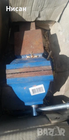 Менгеме шлосерско с въртяща се основа