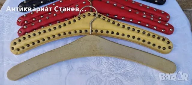 8 броя Винтидж кожени закачалки с капси

, снимка 11 - Антикварни и старинни предмети - 50341479