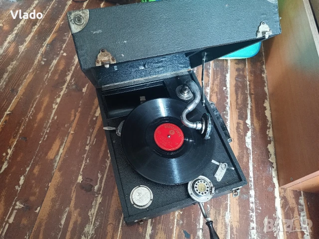 Ретро античен грамофон Parlophone + плочи и куфар за тях