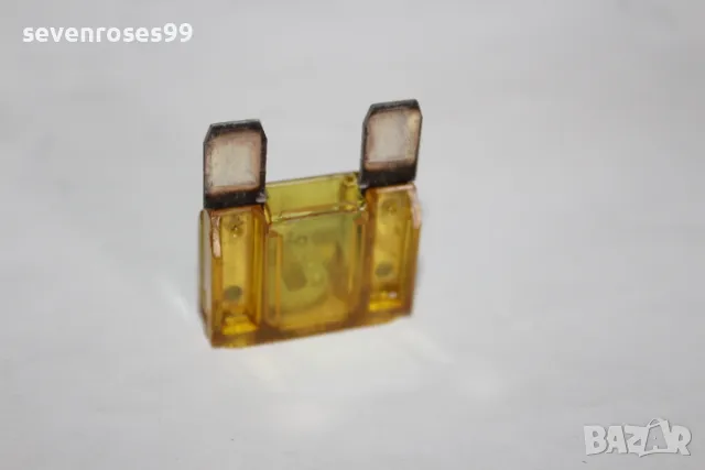 Бушон предпазител голям 20A цена за брой, снимка 2 - Части - 48699578