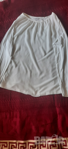 Бяла блуза, снимка 2 - Блузи с дълъг ръкав и пуловери - 36242562