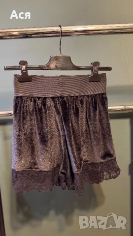 Къси панталонки велур с дантела, снимка 2 - Къси панталони и бермуди - 52180915