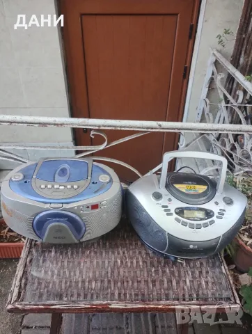 Продава два радиокасетофона всеки  със CD player 
