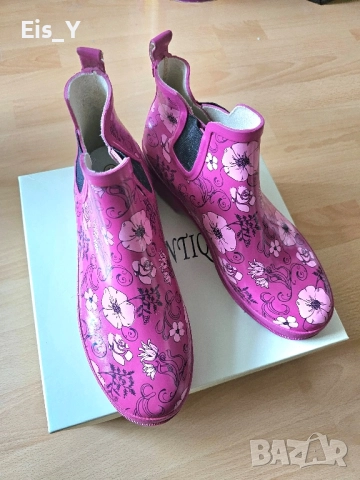 Красиви НОВИ гумени боти, номер 40