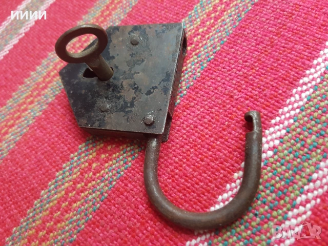 Кован руски катинар кофар , снимка 2 - Антикварни и старинни предмети - 53411205