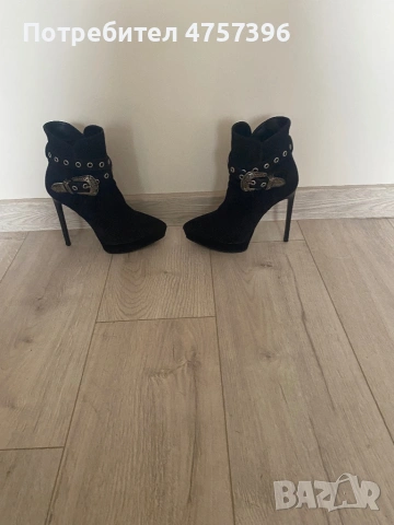 Оригинални Saint Laurent, снимка 6 - Дамски боти - 53741625