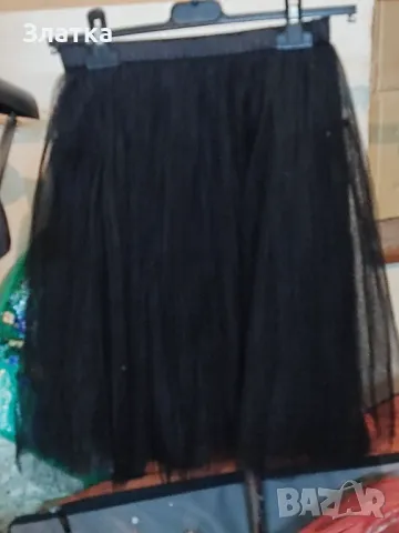 Дрехи на килограм Якета Палта Блузи Ризи Панталони Поли Рокли Тениски и фланелки... Обувки , снимка 9 - Поли - 50309620