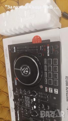 Numark Mixtrack pro FX, снимка 4 - Ресийвъри, усилватели, смесителни пултове - 52793612