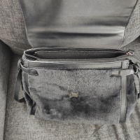 Черна дамска чанта с еко пух, снимка 5 - Чанти - 36203762
